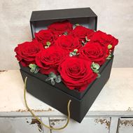 Edle schwarze Rosenbox "Love" mit 9 stabilisierten roten Rosen