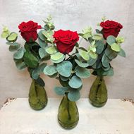 Edle rote stabilisierte Rose 35 cm mit Eukalyptus und Vase