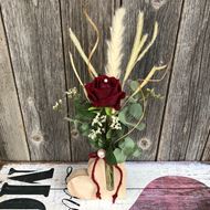 Herz aus Holz mit roter Rose und Kunstperle geschmückt